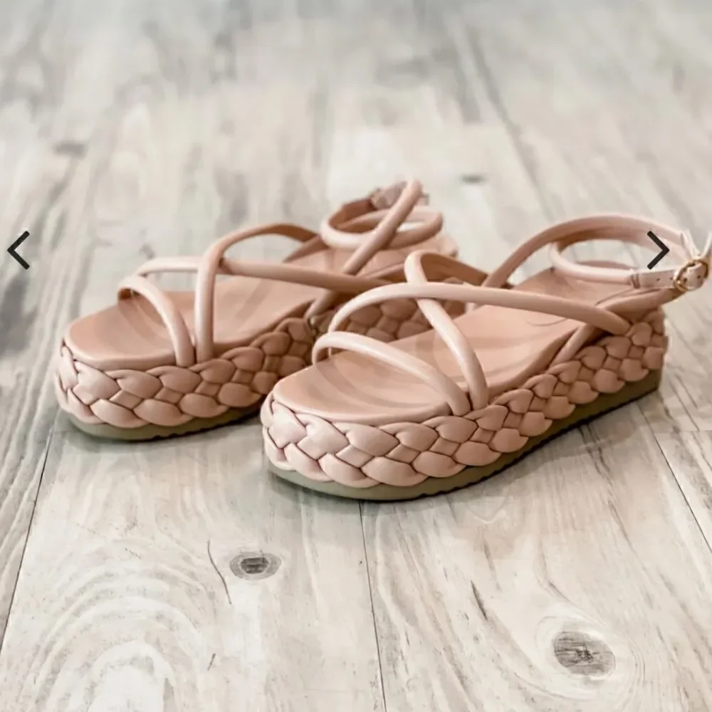 Shu shop Literally like new “Lilith” apricot colored platform strappy sandals-